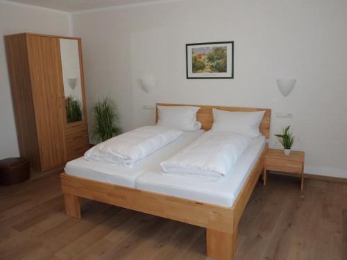 Letto o letti in una camera di Hotel Restaurant Zur Pfanne