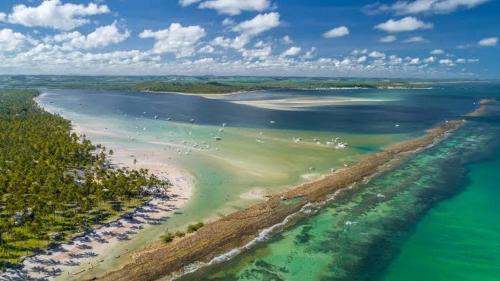 an aerial view of a beach and the ocean at Condomínio Village 4 Carneiros casa 40 in Tamandaré