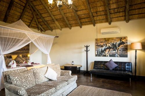 Krevet ili kreveti u jedinici u okviru objekta Umkumbe Safari Lodge Riverside