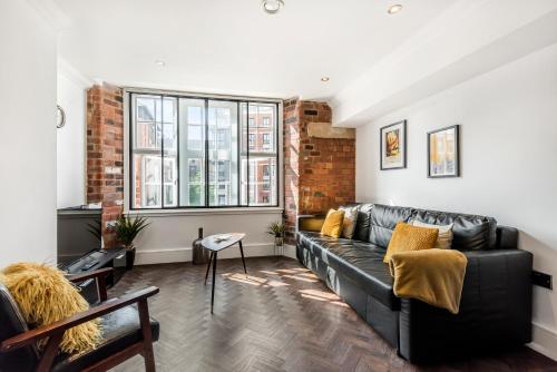 Chic one bed apartment- City Living in converted Cocoa Warehouse York PARKING