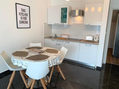 Apartment - Tina Zafron