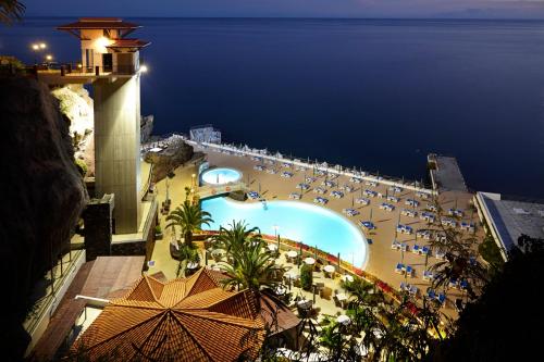 Бассейн в The Cliff Bay - PortoBay или поблизости