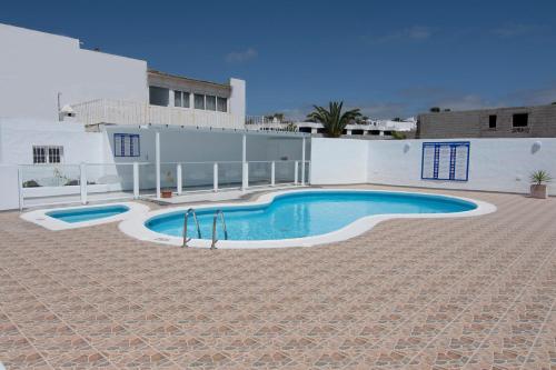 Maximilian House-Duplex vista al mar en complejo con piscina