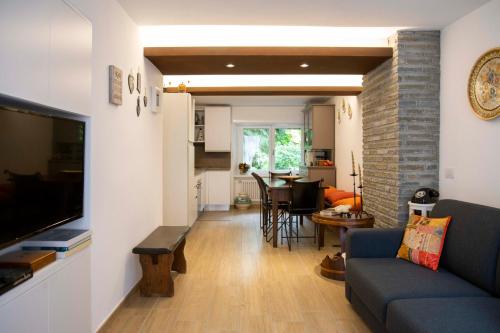 Gallery image of LE RONDINI - Courtyard apartment with balcony & terrace in Lesa