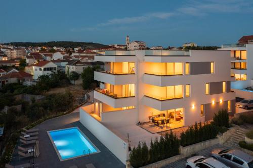 Heated Pool & Rooftop Jacuzzi Sea View Apartments near Trogir-Ciovo