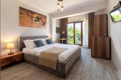a bedroom with a large bed and a television at Lagun Palas in Yalova