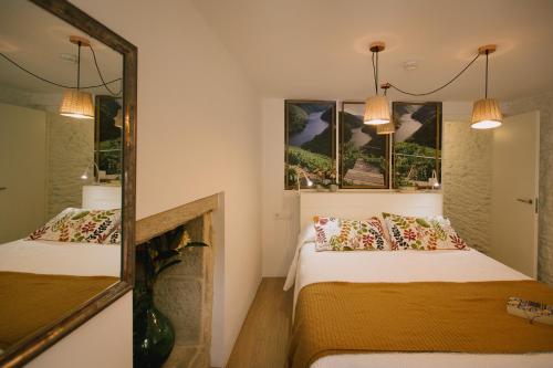Ένα ή περισσότερα κρεβάτια σε δωμάτιο στο roomPEDRA apartamentos turísticos