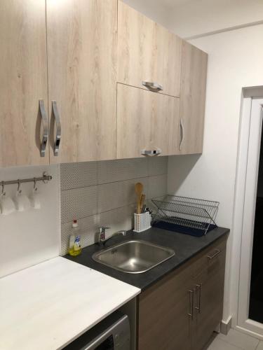 Cuisine ou kitchenette dans l'établissement Fumba Apartment