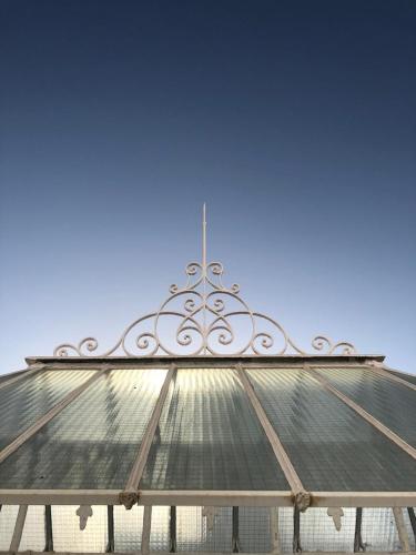 a green roof on top of a building at Planeta Cadiz Hostel in Cádiz