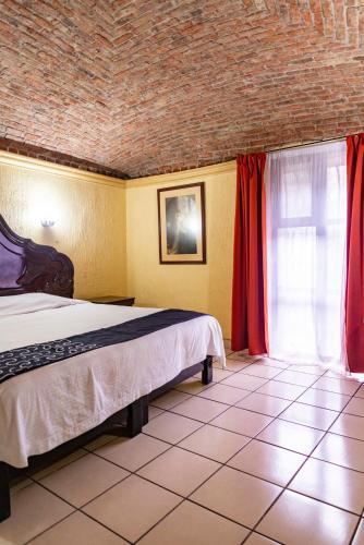 Ein Bett oder Betten in einem Zimmer der Unterkunft Hotel Hacienda de Cobos