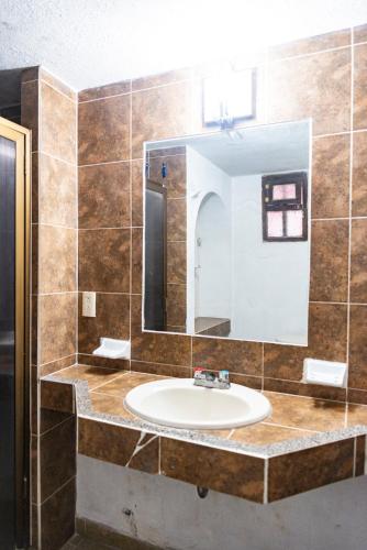 Ein Badezimmer in der Unterkunft Hotel Hacienda de Cobos