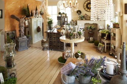 a living room filled with lots of plants and a table at Hotel zur Sonne in Rimsting