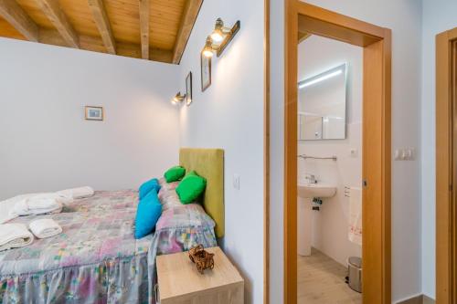 Ένα μπάνιο στο Villa rural Balneario de Fontibre
