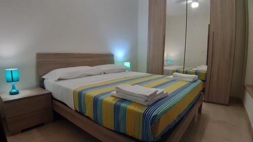 Posteľ alebo postele v izbe v ubytovaní ArmacHouse - Appartamenti sul mare