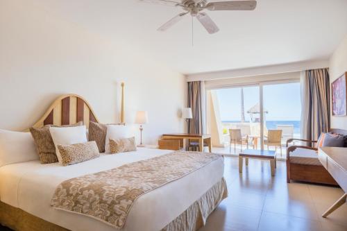 Postel nebo postele na pokoji v ubytování Iberostar Selection Playa Mita