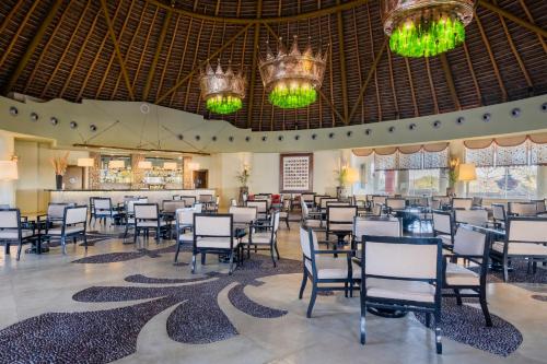 A restaurant or other place to eat at Iberostar Selection Playa Mita