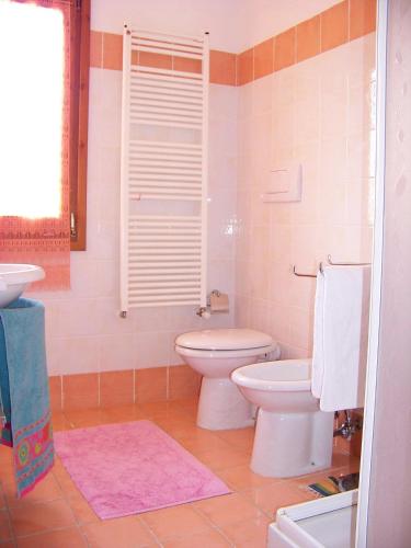 a bathroom with a toilet and a sink at Appartamenti Il Girasole in Greve in Chianti