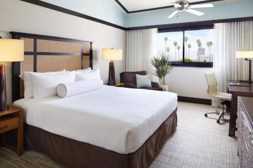 Ambrose Hotel Image
