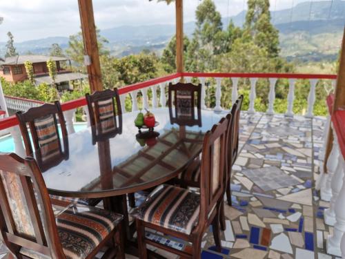 a table and chairs on a balcony with a view at Finca Villa Maju in Papagalleros