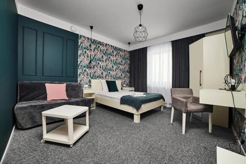 Llit o llits en una habitació de Hotel Prowincja