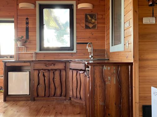 a kitchen with a sink and a window at wietrznie-wichrowe wzgórze in Wólka Ratowiecka