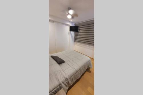 a small bedroom with a bed and a window at Increible Loft frente al WTC, Napoles in Mexico City