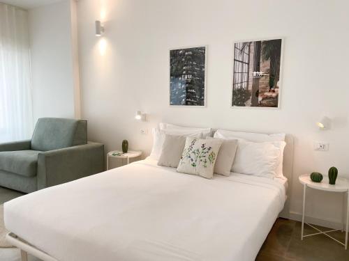 Easy Milano Apartment Navigli tesisinde bir odada yatak veya yataklar