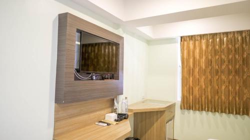 a bathroom with a sink and a mirror on the wall at RoomQuest Suvarnabhumi Airport Romklao Soi 6 in Lat Krabang