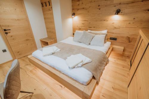 Katil atau katil-katil dalam bilik di Cottage Planska koča