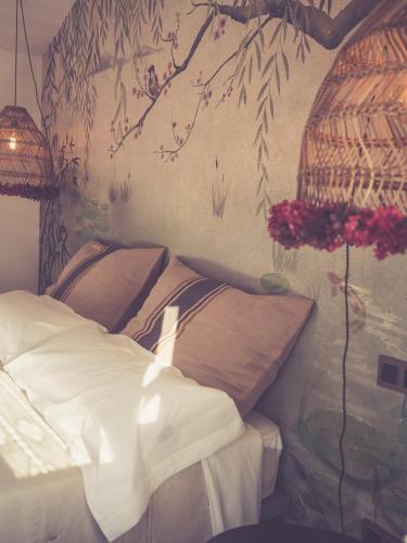 a bedroom with a bed and a wall with flowers at Hotel Rural La Casa DelBelga in Muskiz