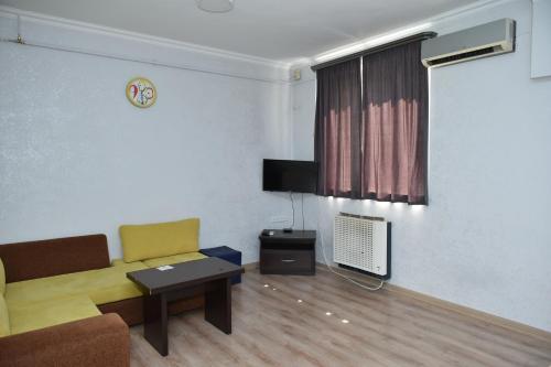 Televisyen dan/atau pusat hiburan di Holiday Home on Aygestan 11