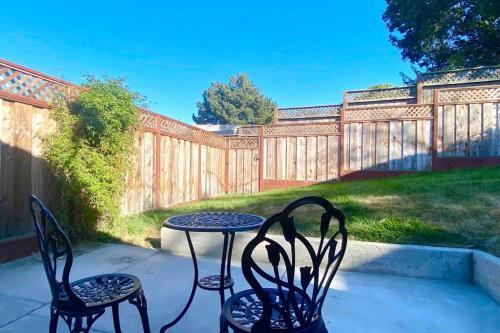 Κήπος έξω από το Lovely 3 bedroom house for 6 people Near SFO SF Bay Area Newly updated
