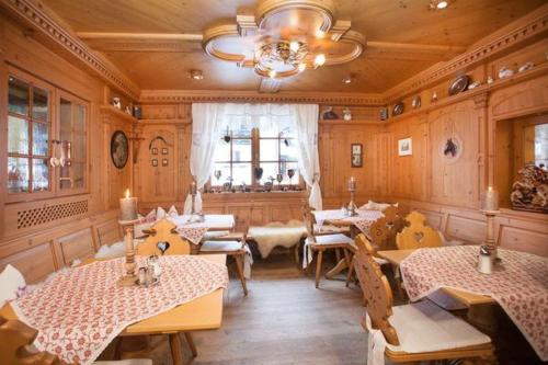 Restoran ili drugo mesto za obedovanje u objektu Gasthaus-Pension Golfvilla