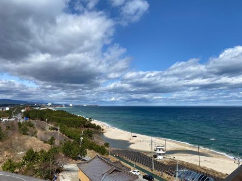 a view of a beach and the ocean at Pension Badawa in Gangneung