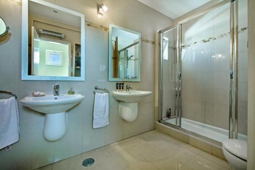 Ένα μπάνιο στο Julieta by Algarve Villa Holidays