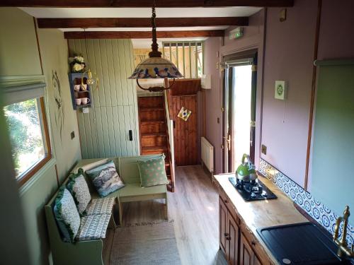 Kuchyň nebo kuchyňský kout v ubytování Glasson Glamping Farm