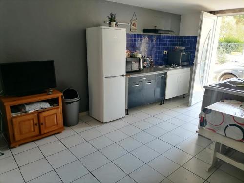 Η κουζίνα ή μικρή κουζίνα στο jolie appartement proche du parc des expositions