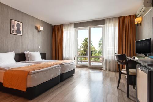 Ένα ή περισσότερα κρεβάτια σε δωμάτιο στο Jasmin Hotel