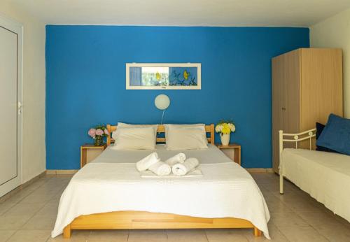 Posteľ alebo postele v izbe v ubytovaní Thalassenia Studios & Apartments 3