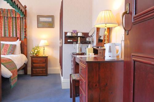 A kitchen or kitchenette at Saxonville Hotel 