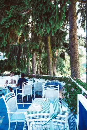 a group of people sitting at a table with chairs at Lake Park Łagów in Łagów