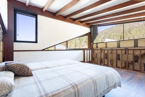 A bed or beds in a room at Casa Rural Altos Cruz de Tea