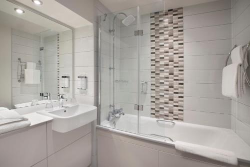 Leonardo Hotel Chester tesisinde bir banyo