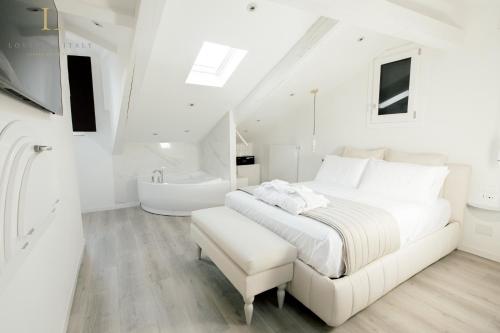 Gallery image of LOVERSINITALY Romantic Apartments - Altana and Jacuzzi in Venice