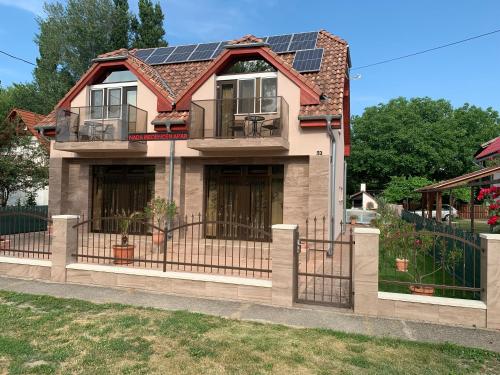 Mediterán Fedett Medencés Apartmanház 8622 Szántód, Rege ut 31-32 kép - 3