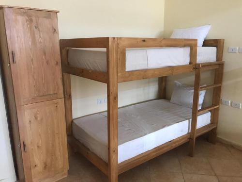 Una cama o camas en una habitación de Alaska Camp & Hotel
