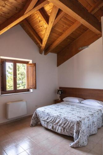 a bedroom with a bed and a wooden ceiling at Centro Sportivo Lorica in Lorica