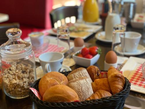 a table topped with a basket of bread and eggs at Herberg de Brabantse Kluis in Aarle-Rixtel