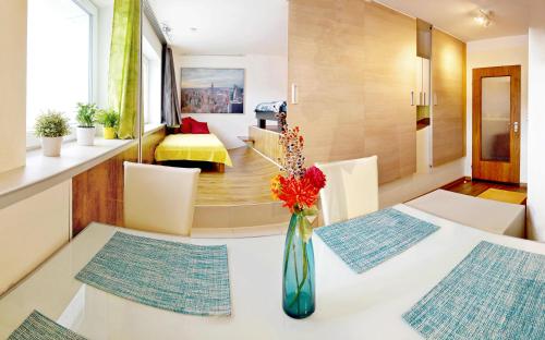 Tempat tidur dalam kamar di City-Apartment 65qm 2-Schlafzimmer WLAN Nichtraucher Parken