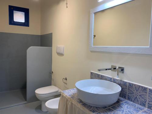 Koupelna v ubytování Casa Aranci - Curata casa eoliana a pochi minuti dalla spiaggia di Santa Marina